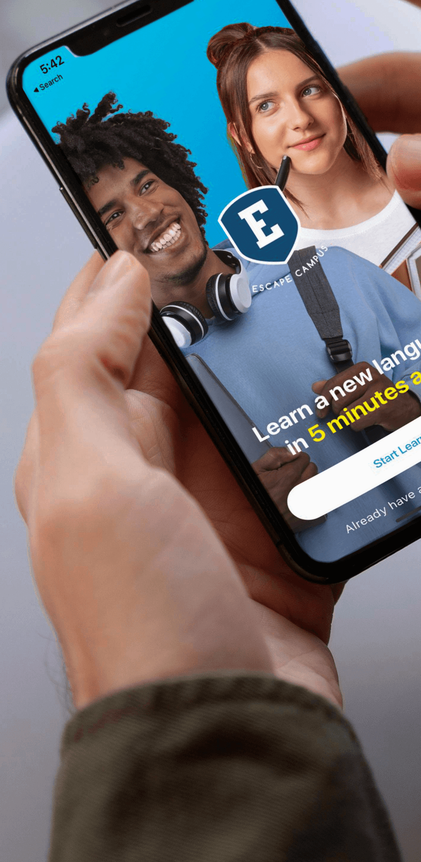 Studenti che imparano l'inglese con l'app Escape Campus